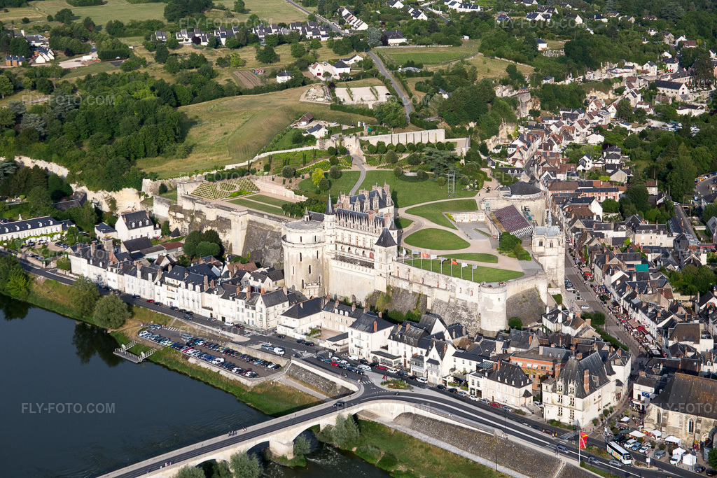 Aerial view: Castle complex of the Château Royal d'Amboise in Amboise in the state Indre et Loire, France.Photo: IMG_082346.jpg taken on 06/20/2015 by Werner Riehm/FLY-FOTO.comResolution of the original: 5472 x 3648 px