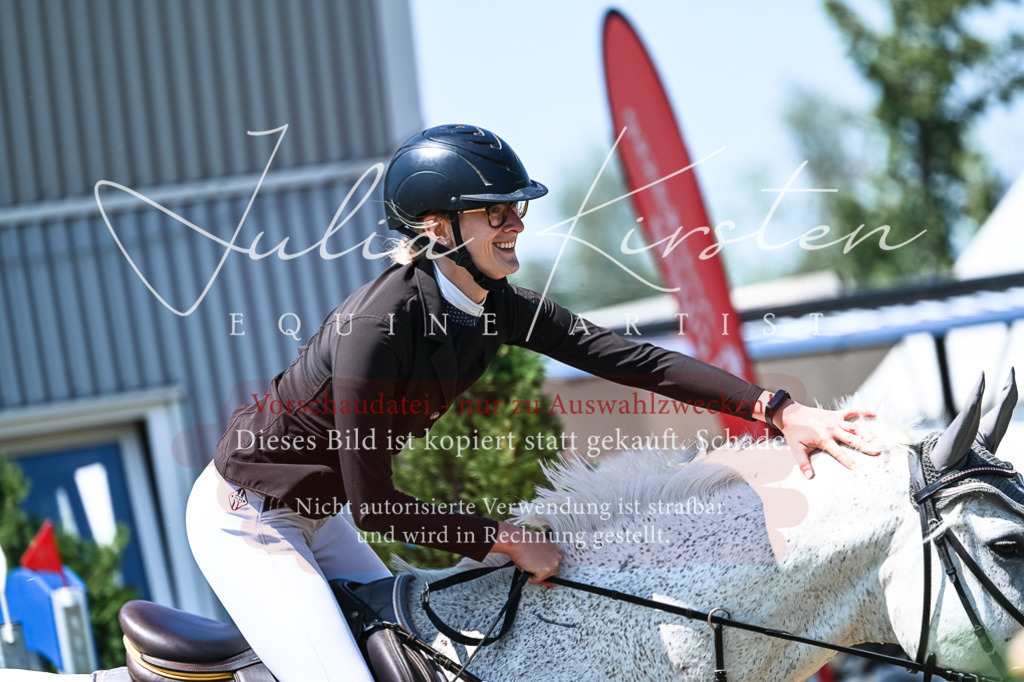 DSC_0271 | Pferde- und Turnierfotografie in Westsachsen. Pferdeportraits, Auftragszeichnungen und intuitive Kunst.
