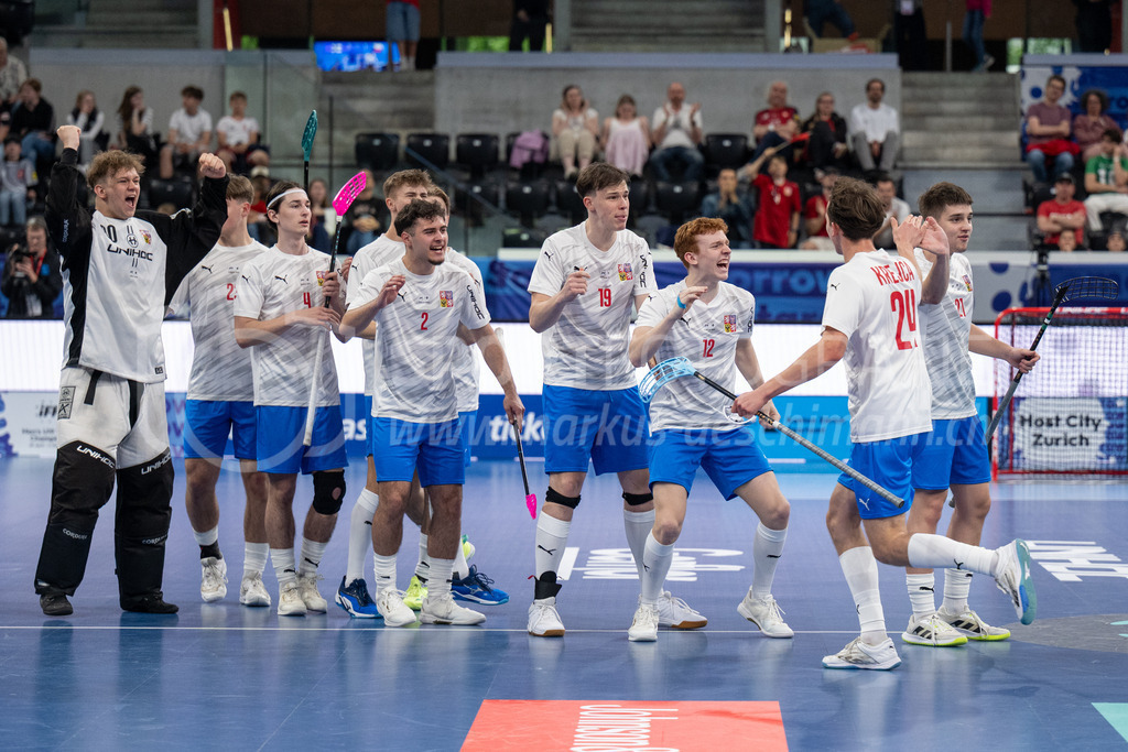 2025 Men's U19 WFC - Finland v Czechia | Players of team Czechia celebrating the 3:2 during 2025 Men's U19 WFC, Switzerland: 04.05.2025, Zürich, Swiss Life Arena.Event page: <a href="https://www.u19wfc2025.ch/">www.u19wfc2025.ch</a>Credit: Markus Aeschimann, <a href="https://markus-aeschimann.ch">markus-aeschimann.ch</a>Instagram: <a href="https://instagram.com/sportfotografie.aeschimann">@sportfotografie.aeschimann</a> - Realisiert mit Pictrs.com