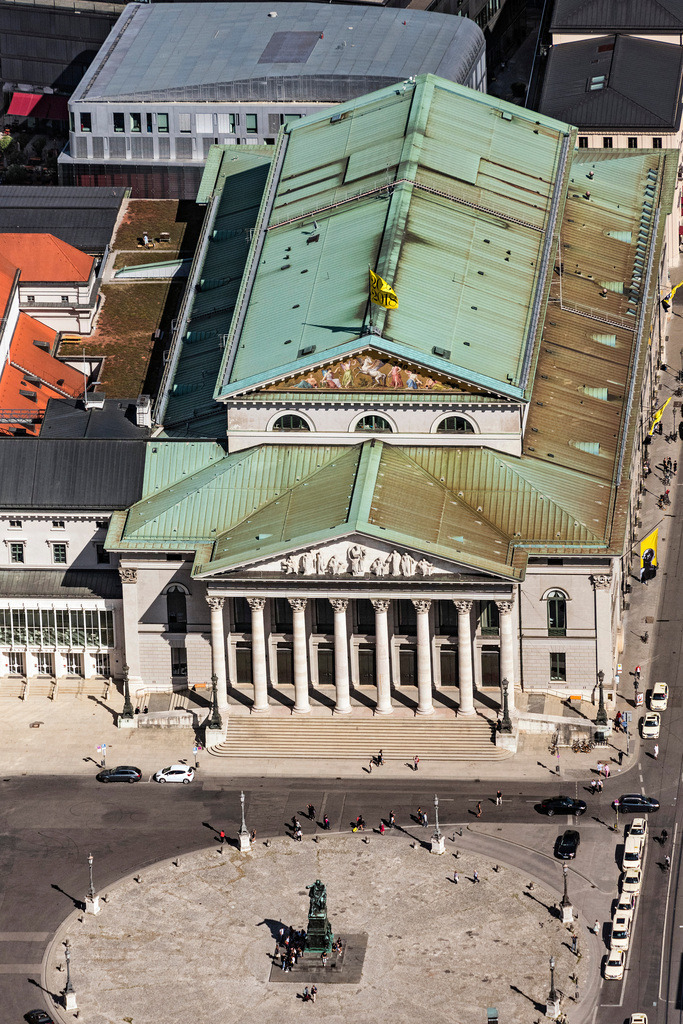 dr__dsc9156.jpg | MüNCHEN 07.05.2018 Gebäude des Nationaltheaters am Max-Joseph-Platz in München im Bundesland Bayern. Das Opernhaus in der Altstadt ist der Spielort der Bayerischen Staatsoper, des Bayerischen Staatsorchesters und des Bayerischen Staatsballetts. // Building of the national theater at the Max-Joseph-Platz in Munich, Bavaria. The opera house in the Old Town is the venue for the Bavarian State Opera, the Bavarian State Orchestra and the Bavarian State Ballet. Foto: Daniel Reiter
