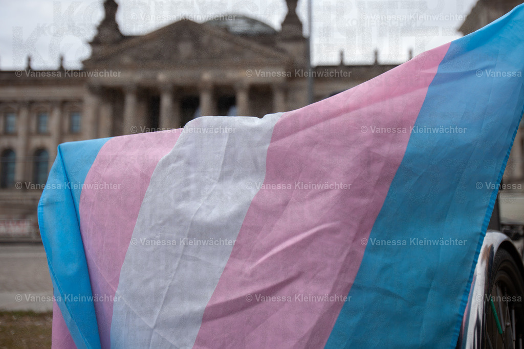  Trans Day Of Visibility Kundgebung 2022 in Berlin | Vanessa Kleinwächter - Realisiert mit Pictrs.com
