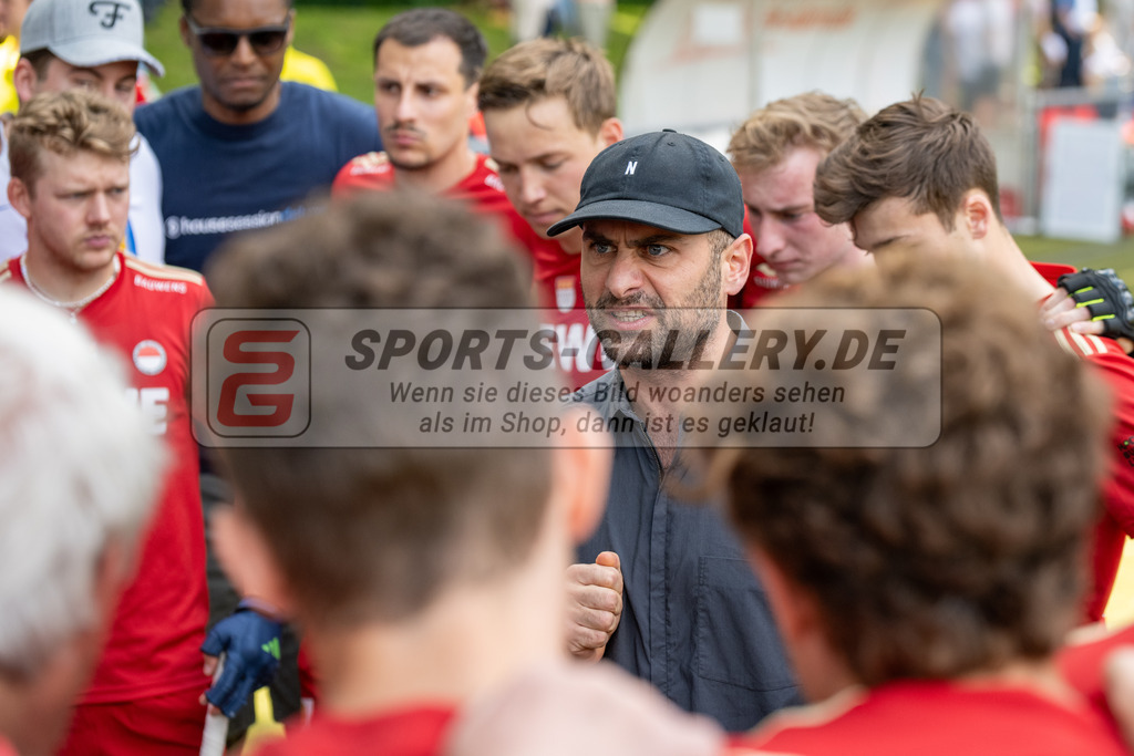 SFE_20240511_0025 | Krefeld, Deutschland, 11.05.2024: Pasha Gademann (Rot-Weiss Köln) in Aktion waehrend des Spiels der Feldhockey 1. Bundesliga Herren zwischen Crefelder HTC - Rot Weiss Köln im Gerd-Wellen-Hockeyanlage am 11.05.2024 in Krefeld, Deutschland. (Foto von Stephan Fehrmann)

Krefeld, Germany, 11.05.2024: Pasha Gademann (Rot-Weiss Köln) in action during the game of Feldhockey 1. Bundesliga Herren between Crefelder HTC - Rot Weiss Köln in Gerd-Wellen-Hockeyanlage at 11.05.2024 in Krefeld, Deutschland. (Foto from Stephan Fehrmann)
