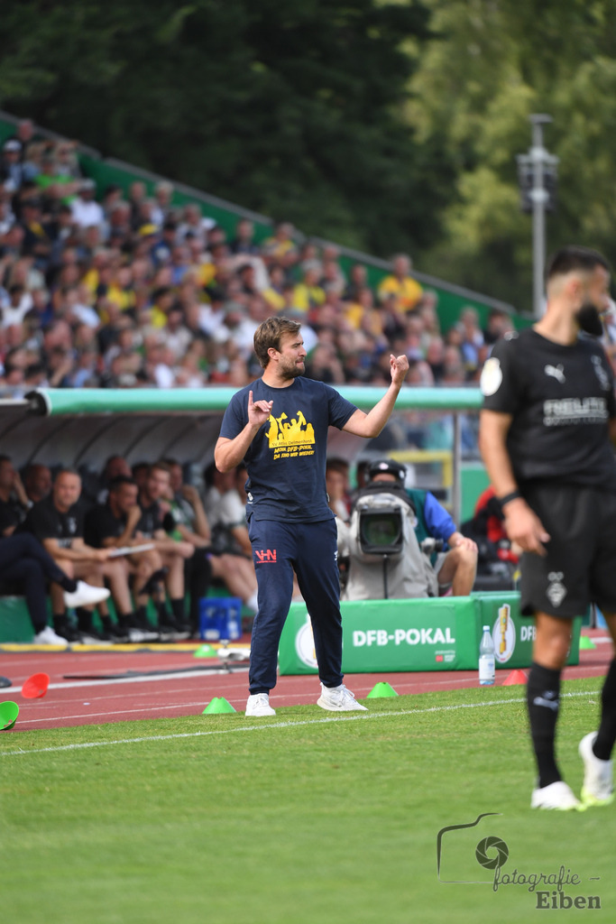 SV Atlas-Delmenhorst-Borussia Mönchengladbach | DFB-Pokal 1. Runde;SV Atlas Delmenhorst (gelb)-Borussia Mönchengladbach (schwarz) am 17.08.2025 in Oldenburg (Marschweg-Stadion), Photo: Philip Eiben 2025 - Realisiert mit Pictrs.com