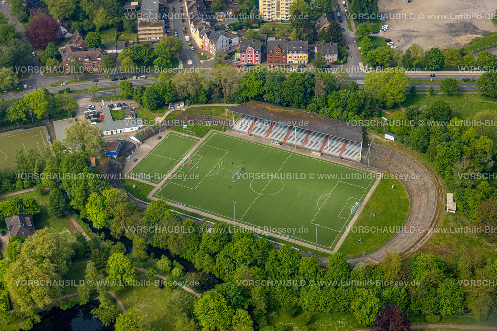 Herne240500225 | Luftbild, Stadion am Schloss Strünkede, Fußballstadion PoligonVatro Arena, Sport Club Westfalia 04 e.V. Herne, Trainingsspieler, Baukau, Herne, Ruhrgebiet, Nordrhein-Westfalen, Deutschland