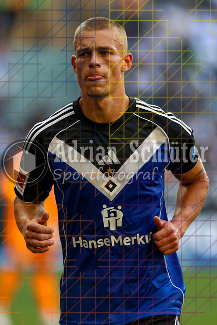 Borussia Mönchengladbach vs Hamburger SV - Bundesliga  | Mönchengladbach, Deutschland, 24.08.25:   Miro Muheim (Hamburger SV) schaut waehrend des Spiels der Bundesliga zwischen Borussia Mönchengladbach vs Hamburger SV im Stadion im Borussia Park(Foto von Brauer-Fotoagentur / Adrian Schlueter)