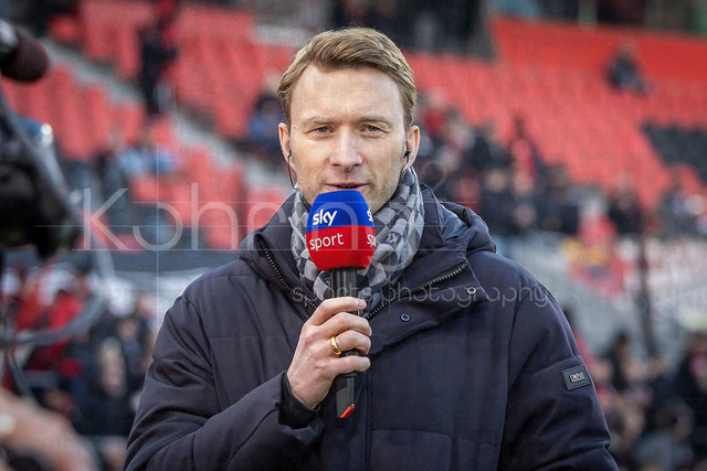 German Bundesliga, Bayer 04 Leverkusen vs. SV Werder Bremen, 24.01.2026 | LEVERKUSEN, GERMANY - JANUARY 24: Simon Rolfes (Geschäftsführer Sport Bayer 04 Leverkusen) interviewed by Sky before the game during the German Bundesliga match on gameday 19 between Bayer 04 Leverkusen vs. SV Werder Bremen at BayArena on January 24, 2026 in Leverkusen, Germany. DFL REGULATIONS PROHIBIT ANY USE OF PHOTOGRAPHS AS IMAGE SEQUENCES AND/OR QUASI-VIDEO.