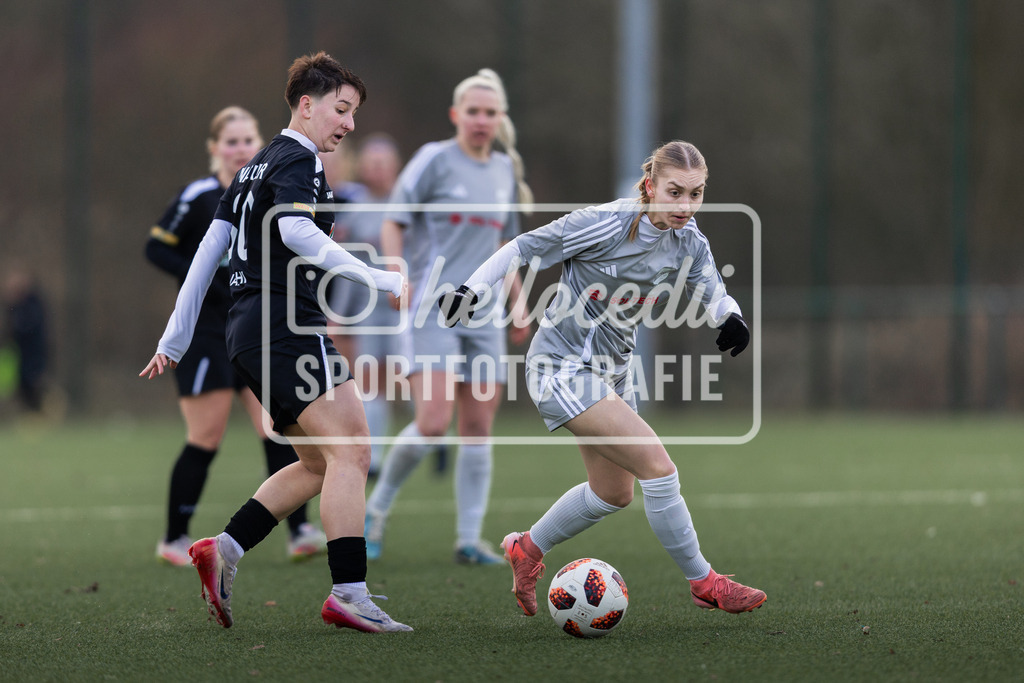 Fußball I Frauen I Saison 2025-2026 I Testspiel I DjK Wacker Mecklenbeck - BW Hollage I 08.02.2026-071 | Aglia Iliadhi (30, Wacker Mecklenbeck) Hannah Maruschke (15, BW Hollage) - Realisiert mit Pictrs.com