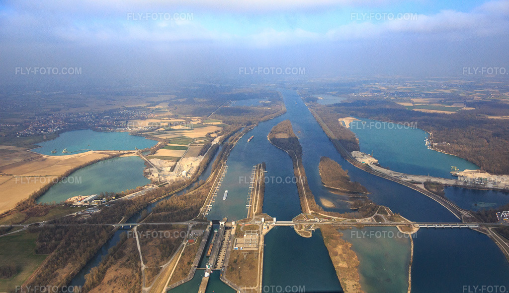 Aerial view: Lock and Pont de Gambsheim over the Rhine in Gambsheim in the state Bas-Rhin, France. – Photo: IMG_086614.jpg taken on 03/19/2016 by Werner Riehm/FLY-FOTO.com – Resolution of the original: 5472 x 3160 px