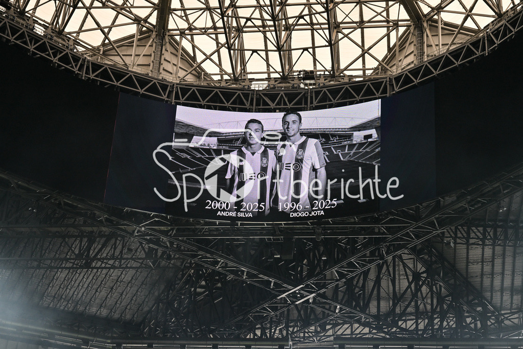 Paris Saint Germain - FC Bayern München | Vor der Partie gab es eine Schweigeminute fuer den Verstorbenen Diogo JOTA und seinen Bruder / FIFA Club World Cup: Paris Saint Germain - FC Bayern Muenchen, Mercedes Benz Stadium am 05.07.2025 / NOT FOR SALE IN USA