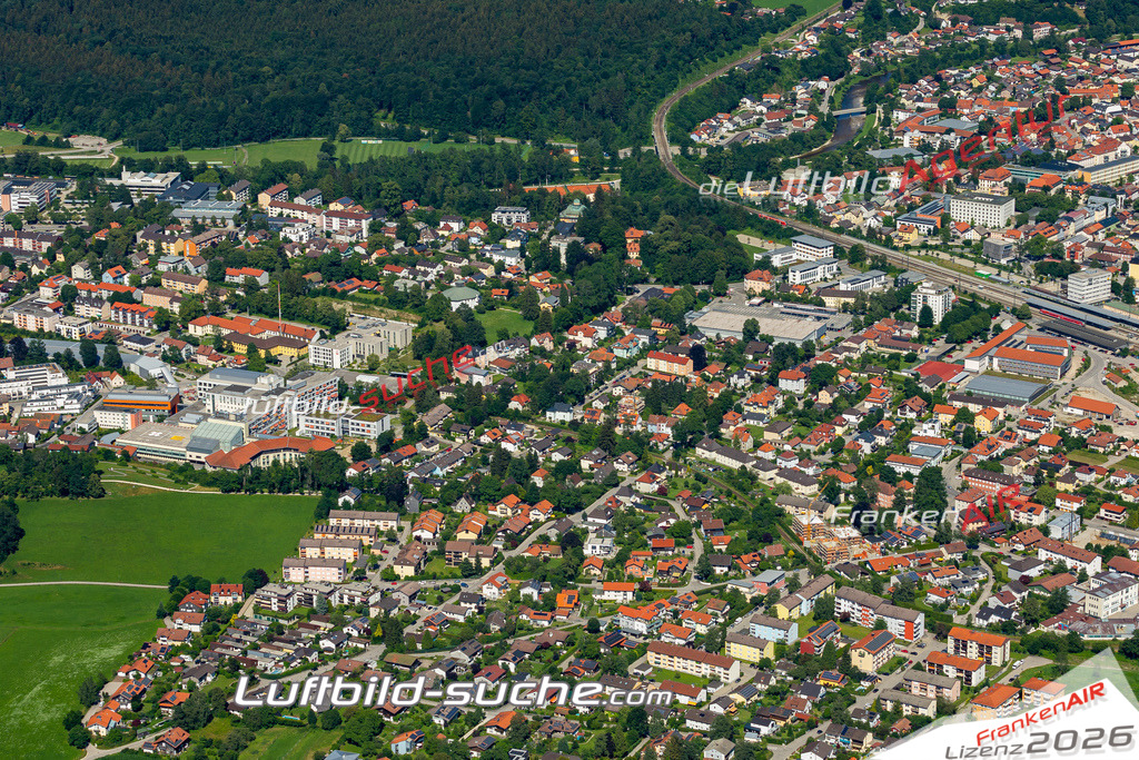 Aktuelles Luftbild von Empfing Traunstein - Die Luftaufnahme wurde 2022 mittels UL-Flugzeug erstellt ( keine Drohne ) - hochauflösende Kamera-Systeme von  Canon -Beste Qualität - Für grossformatige Ausdrucke geeignet. Die Geschenkidee !