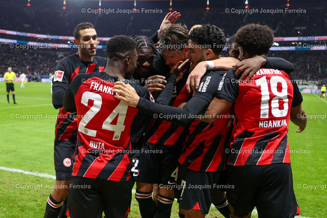 2023.12.20_sge_3778 | 20.12.2023 Fussball 1.Bundesliga 16.Spieltag Eintracht Frankfurt - Borussia Mönchengladbach v.l.,Ellyes Skhiri (Eintracht Frankfurt), Aurelio Gabriel Ulineia Buta (Eintracht Frankfurt), Eric Junior Dina Ebimbe (Eintracht Frankfurt), Robin Koch (Eintracht Frankfurt), Omar Marmousch (Eintracht Frankfurt), Jessic Ngankam (Eintracht Frankfurt) Torjubel, Goal celebration, celebrate the goal 
 - Realisiert mit Pictrs.com