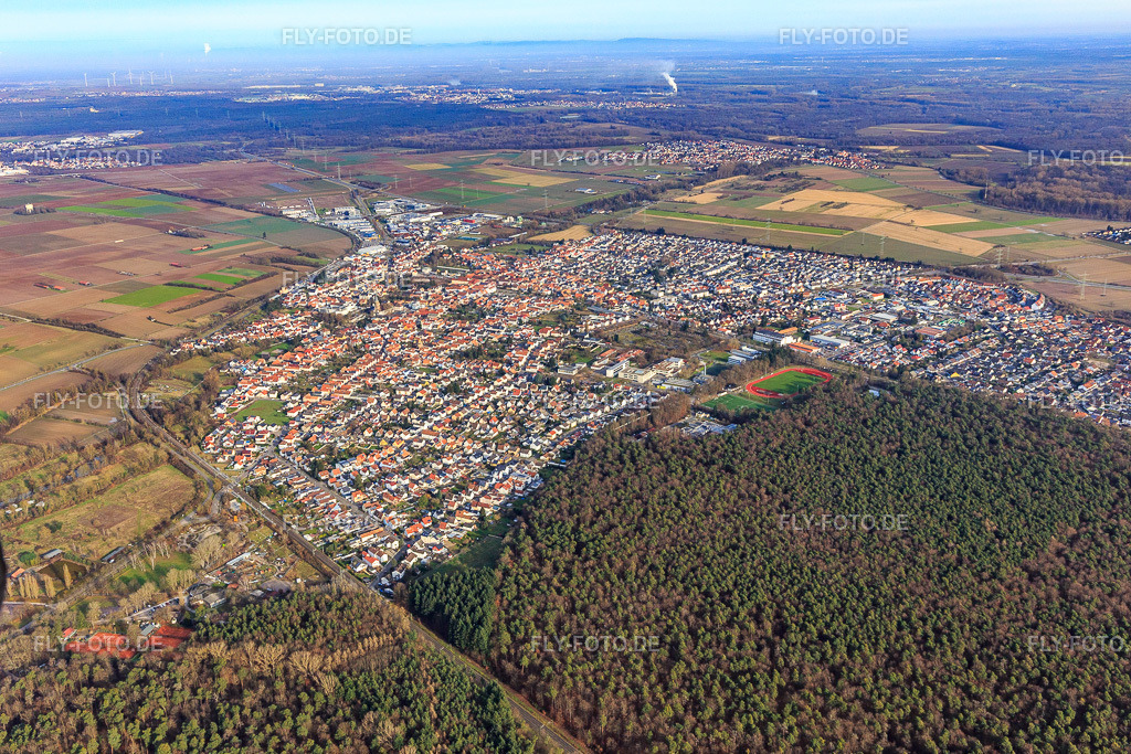 Stadtansicht von Südwesten | Luftbild: Stadtansicht von Südwesten in Rülzheim im Bundesland Rheinland-Pfalz in Deutschland. Foto: IMG_145108.jpg vom 04.01.2025 durch Werner Riehm/FLY-FOTO.de - Realisiert mit Pictrs.com