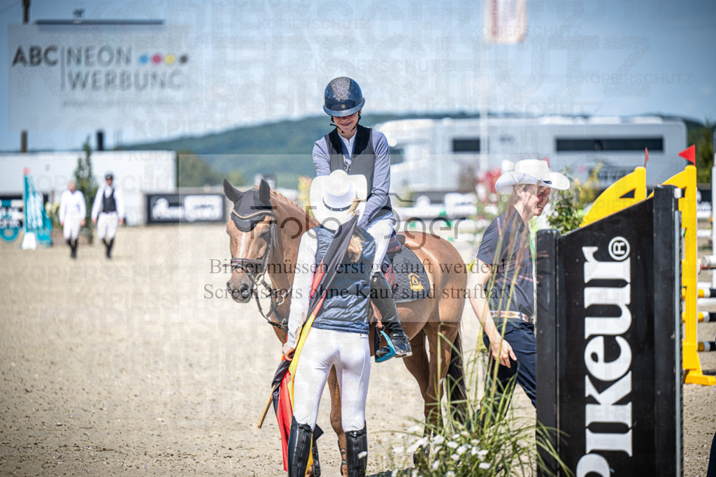 DOS_2846 | Entdecke hochwertige Reitturnierfotos von Foto Oger. Professionell, emotional und authentisch – jetzt Lieblingsmomente im Shop bestellen.Deutschlandweite Turnierfotografie. - Realisiert mit Pictrs.com