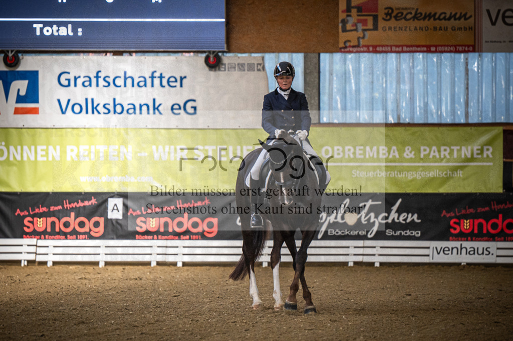 DOS_2917 | Entdecke hochwertige Reitturnierfotos von Foto Oger. Professionell, emotional und authentisch – jetzt Lieblingsmomente im Shop bestellen.Deutschlandweite Turnierfotografie. - Realized with Pictrs.com