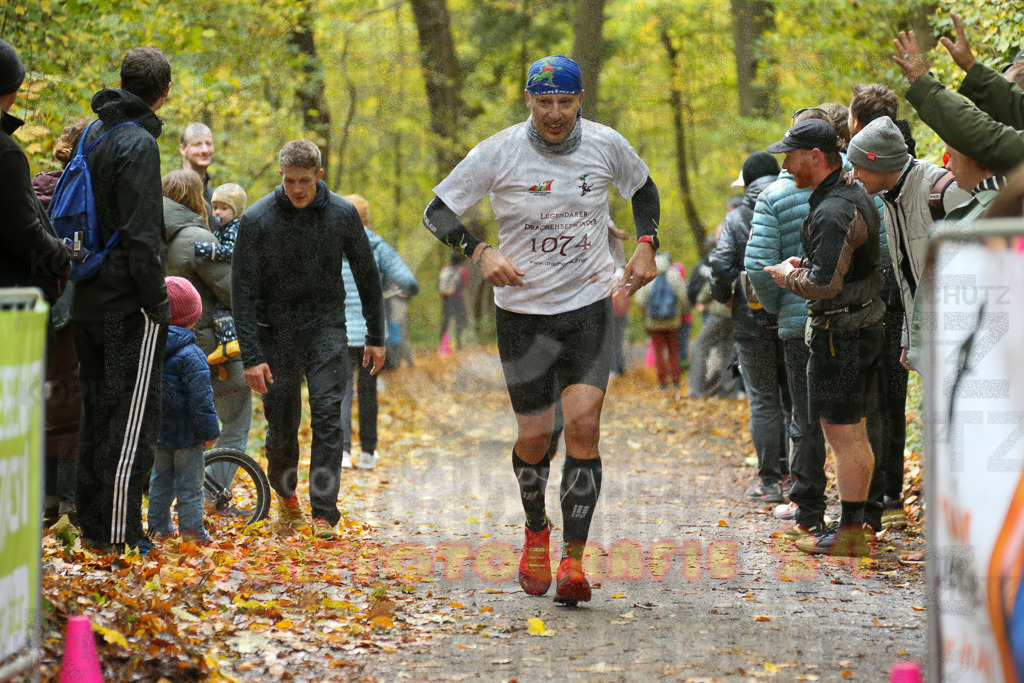 251026_1259_EX1_2123 | Sportfotografie im Rhein-Sieg Kreis, Köln, Bonn, NRW, Rheinland Pfalz, Hessen, etc. Unser Tätigkeitsfeld umfasst den Laufsport vom Volkslauf über den Marathon, Duathlon, Triathon bis zum Ultralauf wie Kölnpfad Ultra oder Schindertrail.