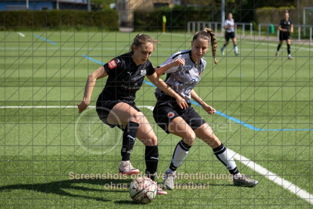 20250427_111652_0159 | Aylin Wolff (Göppinger SV #03)1.Göppinger SV (weiß) vs. TSV Ruppertshofen (schwarz), Fußball, Frauen-Regionenliga 3 - Bezirk WfV, 21. Spieltag, Saison 2024/2025, Kunstrasenplatz Nord, Hohenstaufenstr. 116, 73033 Göppingen, 27.04.2025 - 11:00 Uhr,Foto: PhotoPeet-Sportfotografie/Peter Harich