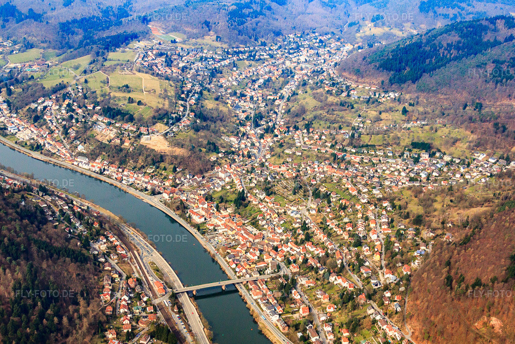Luftbild: Ortsansicht am Neckarufer von Osten im Ortsteil Ziegelhausen in Heidelberg im Bundesland Baden-Württemberg in Deutschland. Foto: IMG_37932.jpg vom 12.03.2011 durch Werner Riehm/FLY-FOTO.deAuflösung des Originals: 4583 x 3055 px