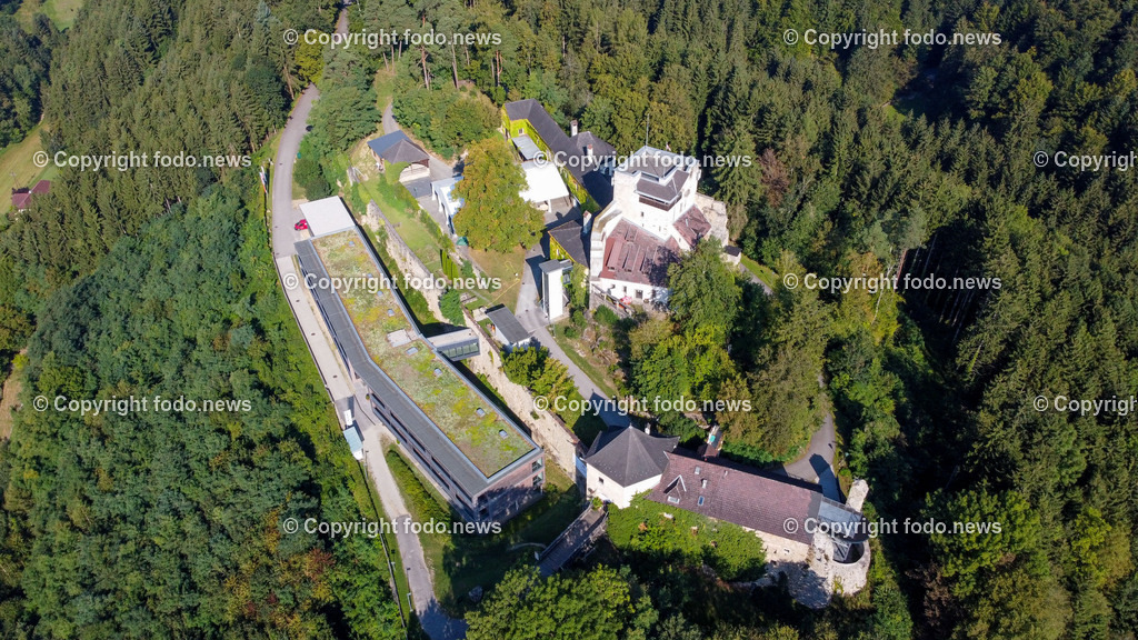 Bad Kreuzen_ 11.09.2023-12 | 11.09.2023, Bad Kreuzen, AUT, Bad Kreuzen, im Bild Burg Kreuzen, Gaestehaus Schatzkammer

Die Burg Kreuzen ist eine Felsenburg in der Naehe des Kurortes Bad Kreuzen im Bezirk Perg in Oberoesterreich
Quelle: Wikipedia

Drohne