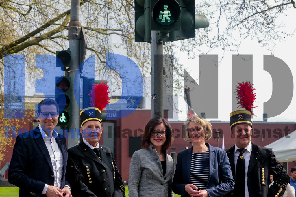 Bergmann-Ampel vor dem Deutschen Bergbaumuseum {date} -  | {headline}



(Foto: Sebastian Sendlak / BOND)

 - Realisiert mit Pictrs.com