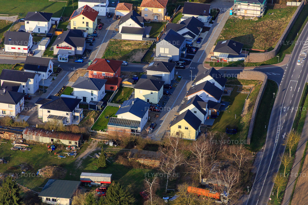 Luftbild: Neubaugebiet Holderbusch aus Nordosten in Minfeld im Bundesland Rheinland-Pfalz in Deutschland. Foto: IMG_076801.jpg vom 28.03.2015 durch Werner Riehm/FLY-FOTO.de