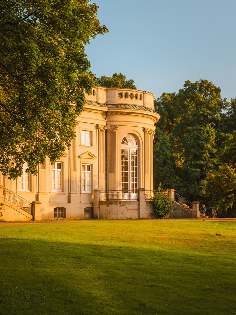 Schloss Richmond | Entdecke exklusive Fotokunst aus Braunschweig: Bildband, Leinwände, Postkarten, Kalender, digitale Downloads & Bildlizenzen. Jetzt im offiziellen Beautiful Braunschweig Shop! - Realisiert mit Pictrs.com