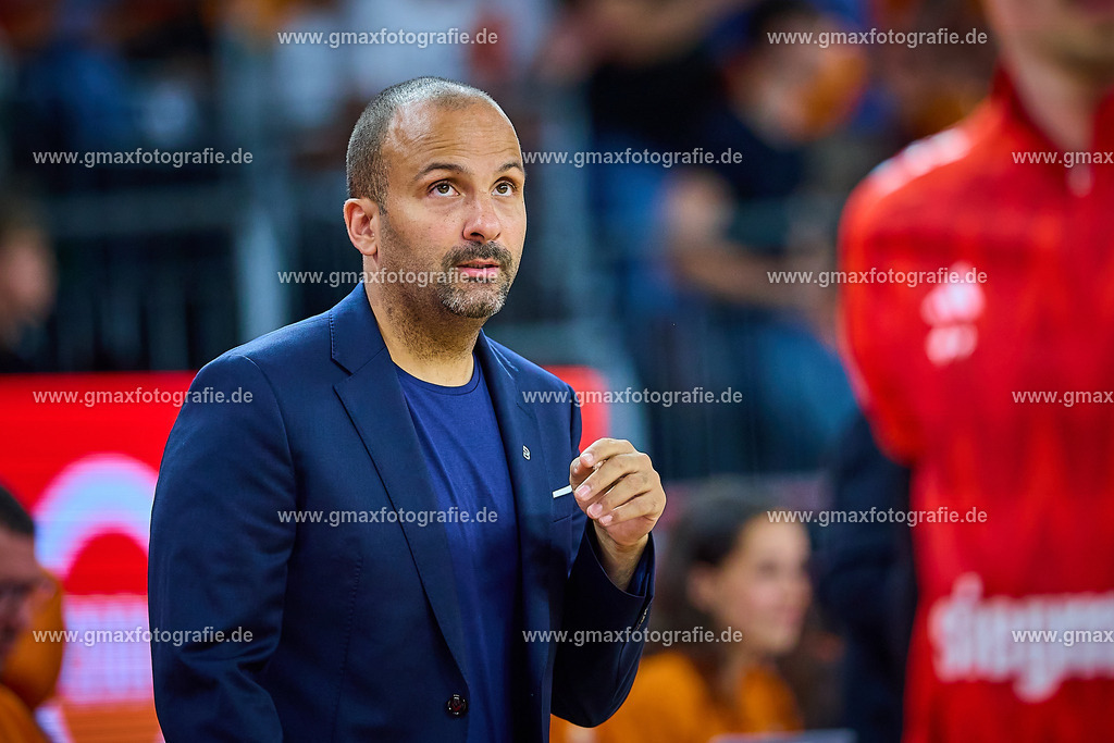 GER, ratiopharm ulm gegen FC Bayern, Basketball, 2. PlayOff, Finale, EasyCredit Bundesliga, Spielzeit 2024/2025, 18.06.2025 | Portrait, Portraet, Freisteller von T. J. Parker (FC Bayern, Assistant Coach)GER, ratiopharm ulm gegen FC Bayern, Basketball, 2. PlayOff, Finale, EasyCredit Bundesliga, Spielzeit 2024/2025, 18.06.2025Foto: Eibner-Pressefoto/Gerald Oelze-de Stoppany