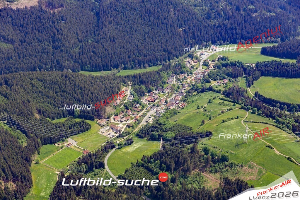 Die Luftaufnahme Gifting - Wilhelmsthal wurde 2022 vom Flugzeug aus (keine Drohne) erstellt. Hohe Auflösung -für große Poster und Wandbilder geeignet - Garantiert!