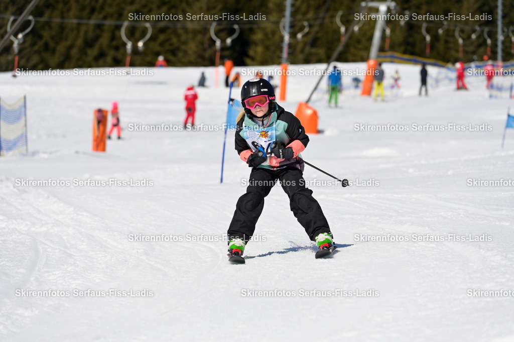 SRF_27.02.2026_764 | Skirennfotos,Serfaus,Fiss,Ladis,Kinderskirennen,Winter,Tirol,Oberland,skirace,SFL,feelfree,weil wir's genießen,ski,Ski,skifahren,Sonnenplateau, - Realisiert mit Pictrs.com