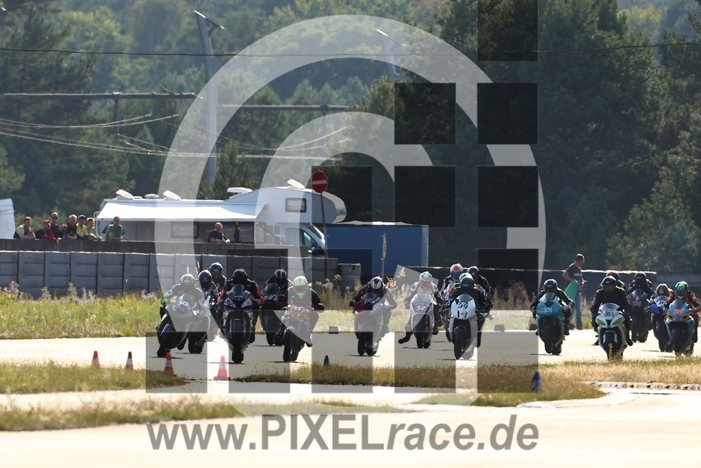 start-20240803_05178 | Schöne Erinnerungen an spannende Momente - das festzuhalten ist unser Job. PIXELrace.de ist seit 2003 auf den Rennstrecken Europas unterwegs um die Action draußen beim Fahren und die wunderbare Stimmung imm Fahrerlager für euch einzufangen.
