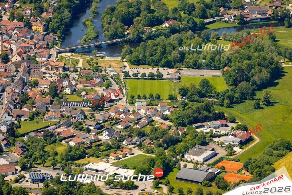 Das Luftbild zeigt :  Roding - Die Luftaufnahme wurde 2024 vom UL-Flugzeug aus erstellt ( keine Drohne ) - Hochauflösende Luftaufnahme - Für grossformatige Ausdrucke geeignet. Die Geschenkidee !Mit Lizenz und Bildrechte bestellbar