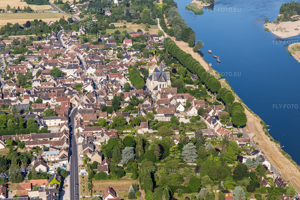 Vue aérienne: Les rives de la Loire à Saint-Dye-sur-Loire à Saint-Dyé-sur-Loire dans le département Loir et Cher, France. Photo: IMG_082161.jpg prise le 20/06/2015 par Werner Riehm/FLY-FOTO.eu – Résolution de l'original: 5472 x 3648 px