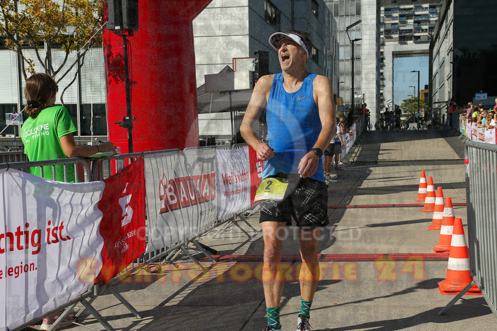 240921_1515_EX1_4784 | Sportfotografie im Rhein-Sieg Kreis, Köln, Bonn, NRW, Rheinland Pfalz, Hessen, etc. Unser Tätigkeitsfeld umfasst den Laufsport vom Volkslauf über den Marathon, Duathlon, Triathon bis zum Ultralauf wie Kölnpfad Ultra oder Schindertrail.