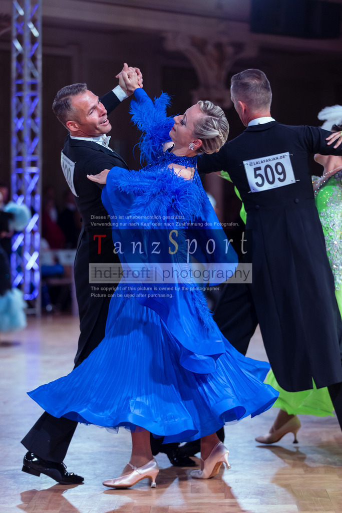 20250705_WDSF_Open_SenII_Std-dC25-1943 | Tanzsportbilder, Standardtanz, Lateintanz, WDSF, DTV, LTVB, dancecomp, goc, hessen tanzt, blaues band der spree, walzer, tango, wiener walzer, slowfox, quickstepp, samba, rumba, cha-cha-cha, paso doble. jive, hd-kroft photography, turniertanzsport