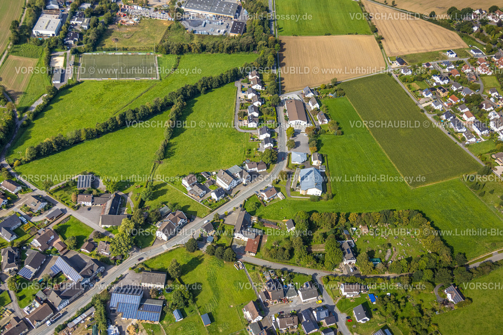 Sundern230905119 | Luftbild, Kath. Kirche St. Agatha, Hof mit Holzabfällen Bainghauser Weg, Westenfeld, Sundern, Sauerland, Nordrhein-Westfalen, Deutschland
