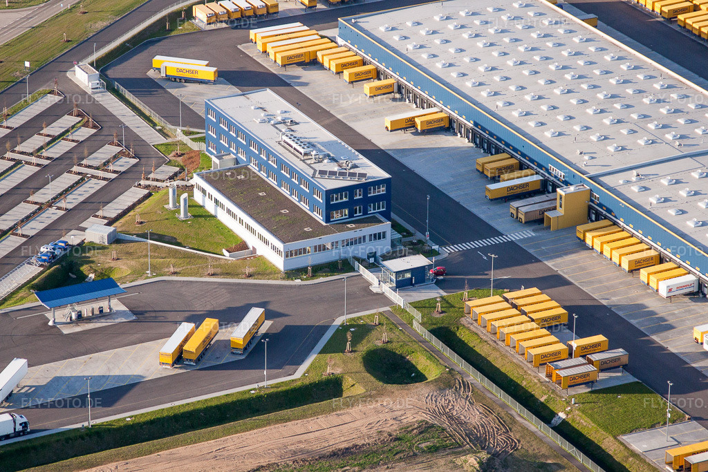 Luftbild: Lagerhallen und Speditionsgebäude der Dachser GmbH & Co.KG in Malsch im Bundesland Baden-Württemberg in Deutschland. – Foto: IMG_56450.jpg vom 14.04.2013 durch Werner Riehm/FLY-FOTO.de – Auflösung des Originals: 4424 x 2950 px