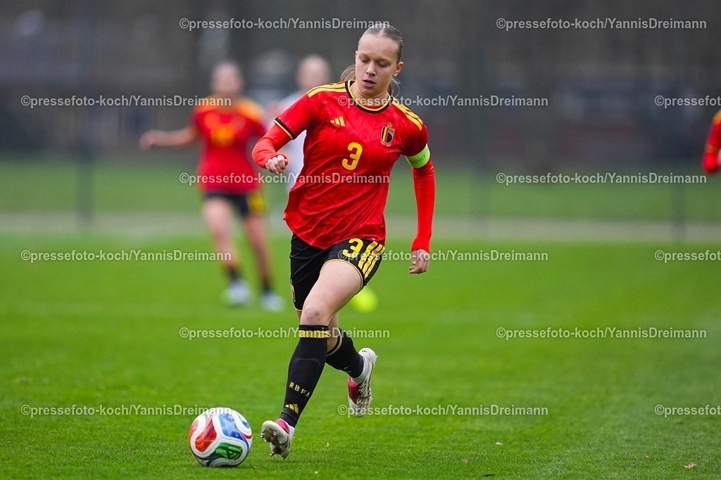 xYDRx26112501063 | 26.11.2025, xydrx, Fußball, Länderspiel, EM-Qualifikation U19-Frauen, Belgien - Deutschland, Sportschule Wedau: Louize Haentjens (BEL #3)