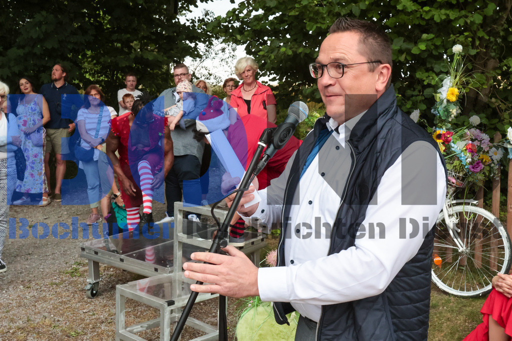 SES_MKRLHE20250705-22 | bond - Realisiert mit Pictrs.com