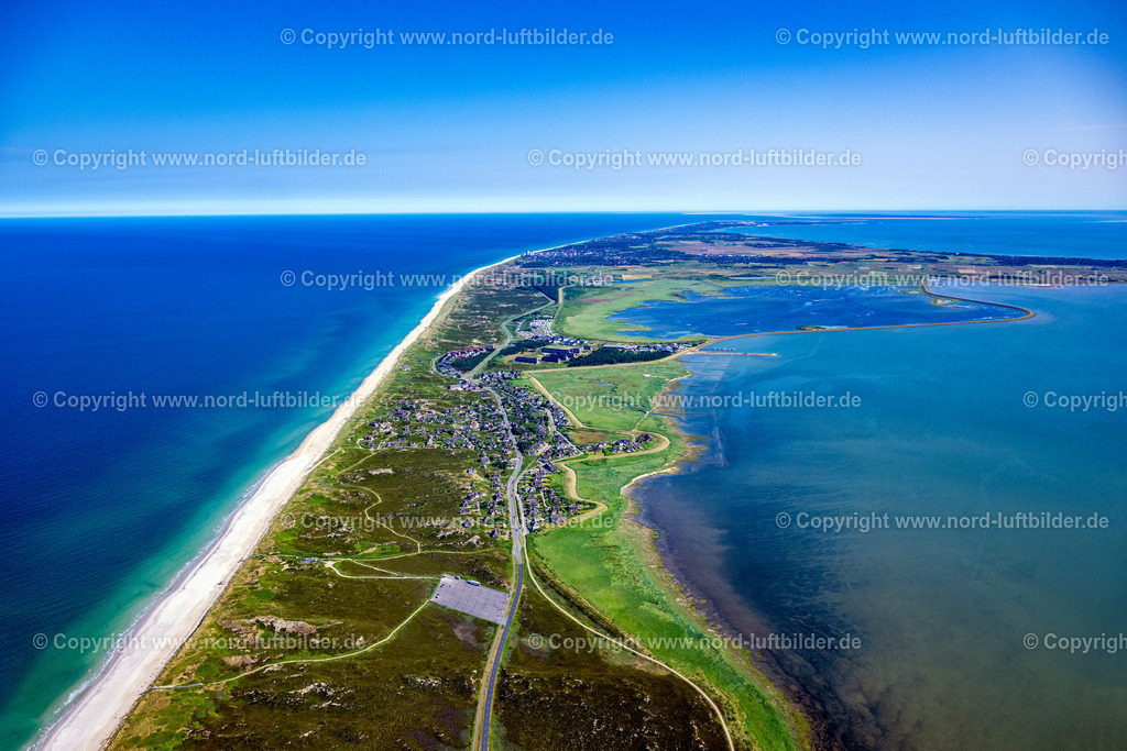 Sylt_Rantum_ELS_3180210625 | SYLT 21.06.2025 Ortsansicht an der Meeres-Küste in Rantum (Sylt) auf der Insel Sylt im Bundesland Schleswig-Holstein, Deutschland. // Townscape on the seacoast in Rantum (Sylt) at the island Sylt in the state Schleswig-Holstein, Germany. Foto: Martin Elsen