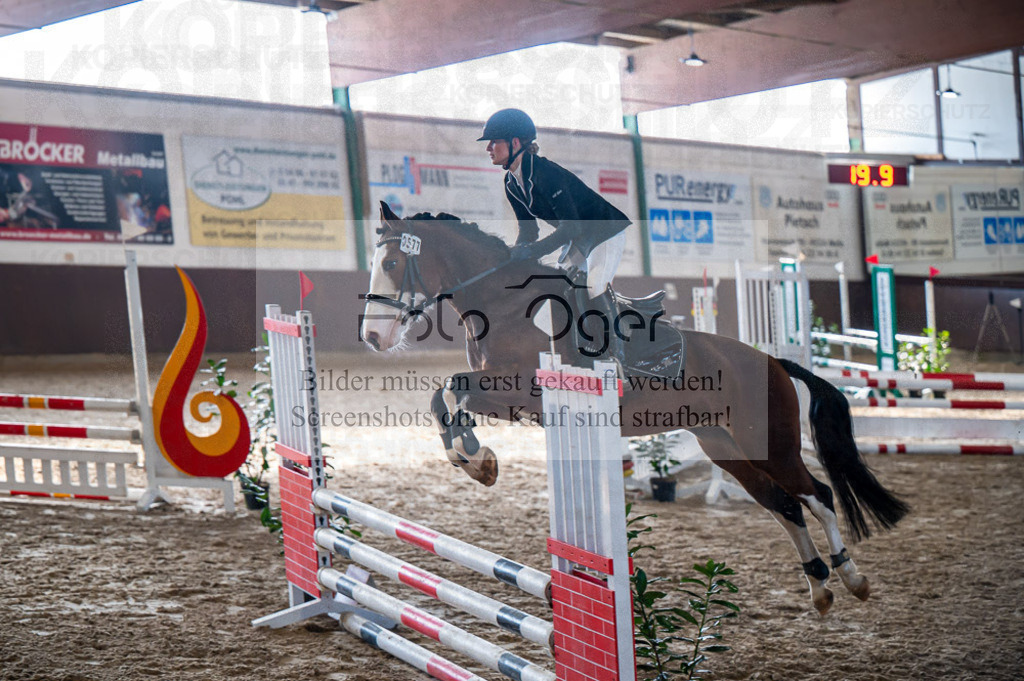 Hallenreittunier Voxtrup 2023 | Entdecke hochwertige Reitturnierfotos von Foto Oger. Professionell, emotional und authentisch – jetzt Lieblingsmomente im Shop bestellen.Deutschlandweite Turnierfotografie. - Realisiert mit Pictrs.com