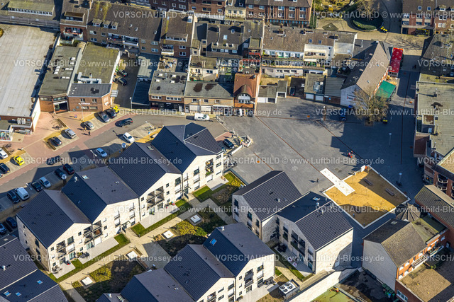 Emmerich240313173 | Luftbild, Neubau vivAtrium Emmerich, Wohnhäuser und Geschäftshäuser am Neumarkt, Emmerich, Emmerich am Rhein, Nordrhein-Westfalen, Deutschland