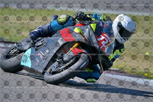 26BT02-0375 | markuskiefer.com - Realisiert mit Pictrs.com