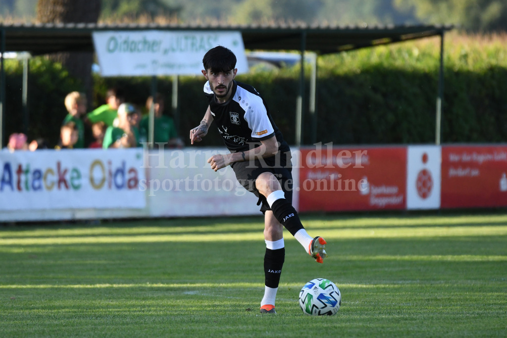 SpVgg Niederalteich : SpVgg GW Deggendorf | Robert Baghramyan (SpVgg GW Deggendorf) - Realisiert mit Pictrs.com