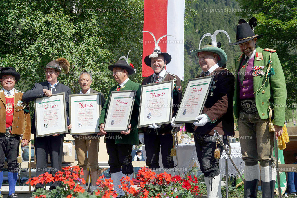 b-news-2023-Juli23-Regimentsschuetzenfest2-Steeg-EHRUNGEN-DSC07170 | Info aus dem Bezirk Reutte/Ausserfern Tirol sowie eine umfangreiche Bilddatenbank über die gesamte Region: Lechtal, Talkessel Reutte, Tannheimertal, Zwischentoren. Lech, Plansee, Zugspitze, Grenztunnel, B179, Fernpassstraße, Verkehr, Lawinen, Tradition, - Realisiert mit Pictrs.com
