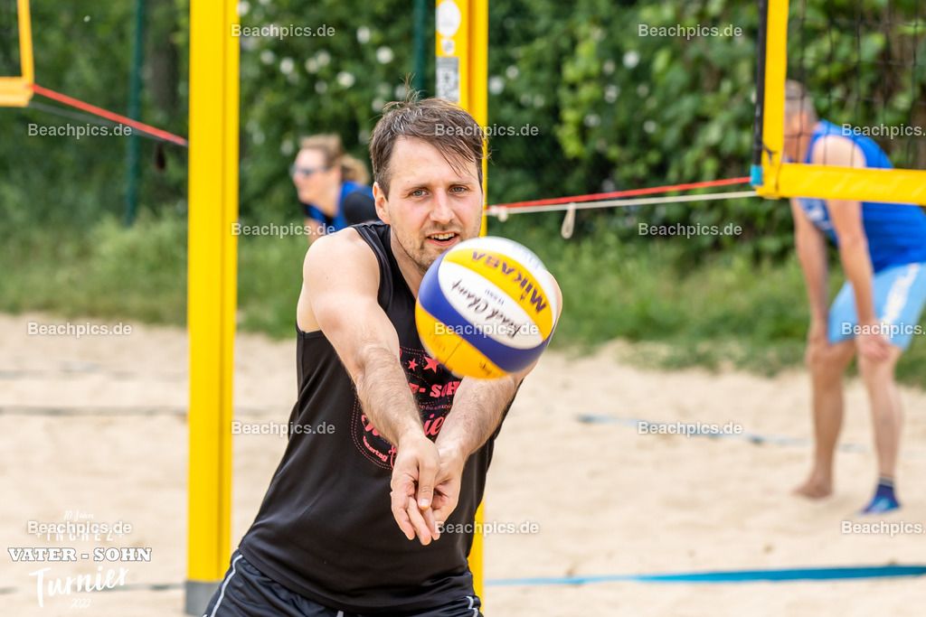 2022-00063018-Vater-Sohn-Turnier-Turnierbilder-2 | 26.05.2022; Berlin Foto: Gerold Rebsch - www.beachpics.de