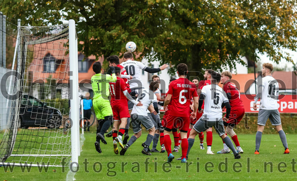 2023-10-15_001_SV_Eintracht_Berglern_gegen_FC_Tuerkguecue_Erding | Berglern, Deutschland, 15.10.2023:
Fußball, Kreisklasse 2023 / 2024, 10. Spieltag, SV Eintracht Berglern gegen FC Türkgücü Erding, Endergebnis: 1:0

Torwart Kerim Tuncel (FC Türk Gücü Erding, #1), Ismail Öztürk (FC Türk Gücü Erding, #11), Michael Faltermeier (SV Eintracht Berglern, #10), Maximilian Buchner (SV Eintracht Berglern, #2), Gjergj Preniqi (FC Türk Gücü Erding, #6), Fabian Taubmann (SV Eintracht Berglern, #5), Maurice Steck (SV Eintracht Berglern, #11)

Foto: Christian Riedel / fotografie-riedel.net
