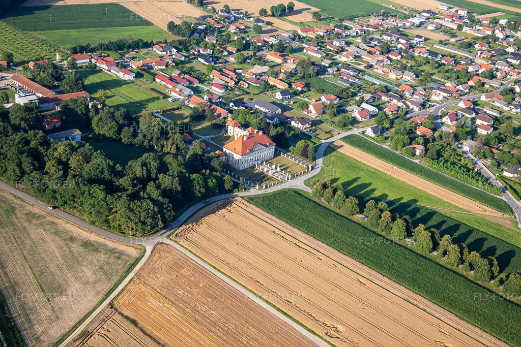 Vue aérienne: Château de Dornau à Dornava dans le département Slovénie, Slovénie. Photo: IMG_137301.jpg prise le 08/07/2023 par Werner Riehm/FLY-FOTO.eu – Résolution de l'original: 5472 x 3648 px – Občina Dornava