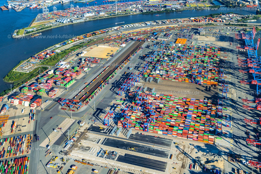 Hamburg_Burchardkai_Hhla_ELS_5237040923 | HAMBURG 07.09.2023 HHLA Logistics Container Terminal Burchardkai am Hamburger Hafen in Hamburg. // HHLA Logistics Container Terminal Burchardkai in the Port of Hamburg harbor in Hamburg in Germany. Foto: Martin Elsen