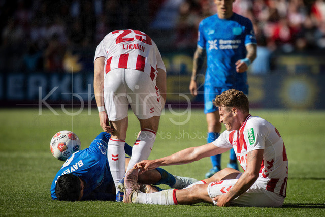 German Bundesliga,  1. FC Koeln - Bayer 04 Leverkusen, 25.04.2026 | KOELN, GERMANY - APRIL 25, 2026 : Sebastian Sebulonsen (1. FC Koeln, 28) has a cramp, Ezequiel Fernandez (Bayer 04 Leverkusen, 6) ist injured  during the German Bundesliga match on gameday 31 between 1. FC Koeln - Bayer 04 Leverkusen at RheinEnergieSTADION on April 25, 2026 in Koeln, Germany. DFL REGULATIONS PROHIBIT ANY USE OF PHOTOGRAPHS AS IMAGE SEQUENCES AND/OR QUASI-VIDEO.