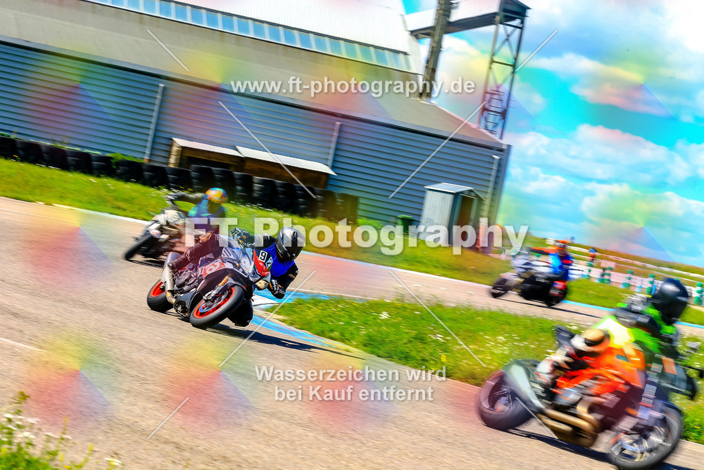 092-6168 | Hier findet Ihr Bilder von Touristenfahrten auf der Nürburgring Nordschleife oder von anderen Veranstaltungen die ich besucht habe. Viel Spass beim Durch Schauen 