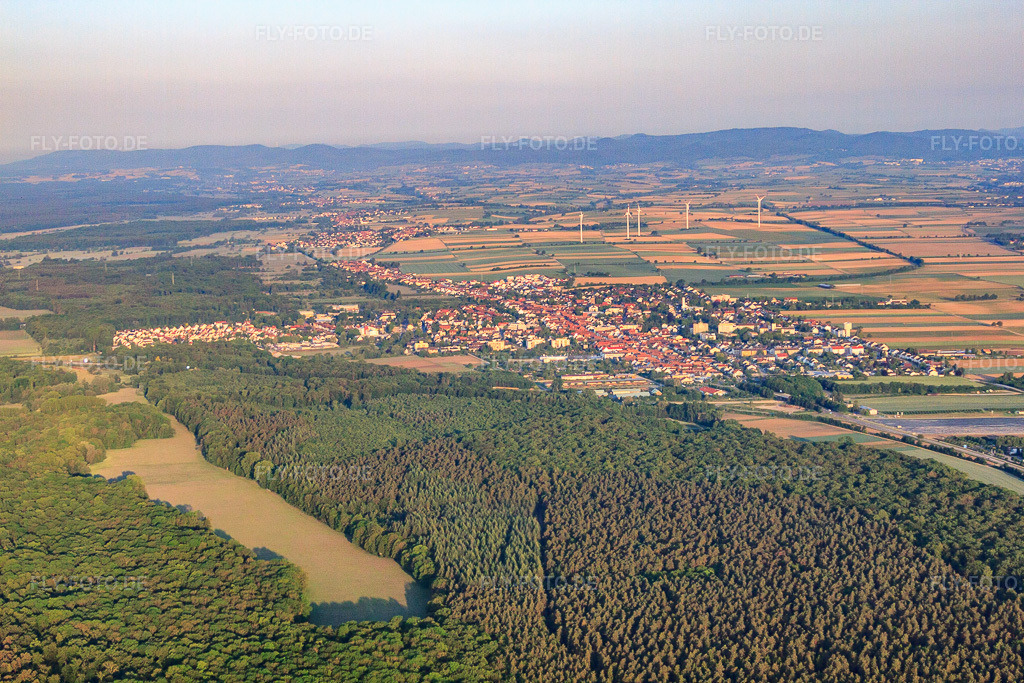Luftbild: Stadtansicht am Morgn von Osten in Kandel im Bundesland Rheinland-Pfalz in Deutschland. Foto: IMG_64800.jpg vom 18.05.2014 durch Werner Riehm/FLY-FOTO.de